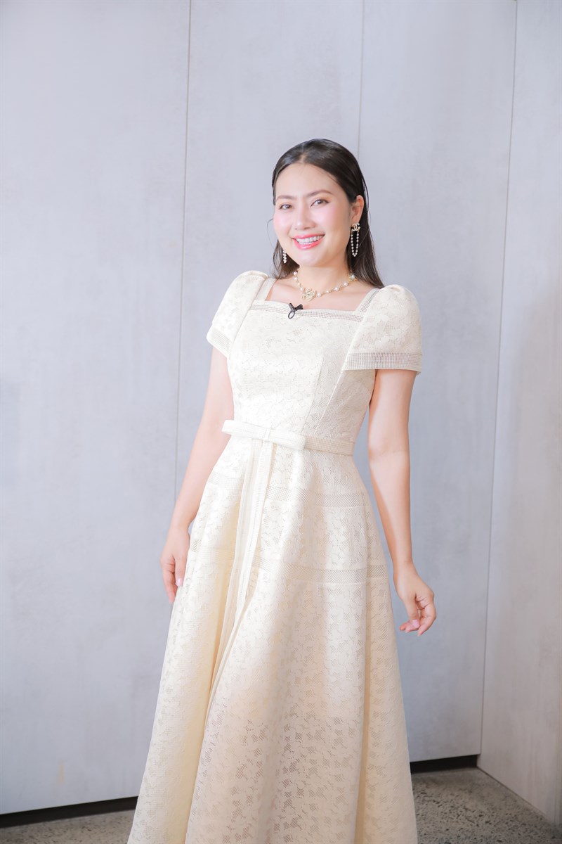 Sweet and graceful with the Esme dress